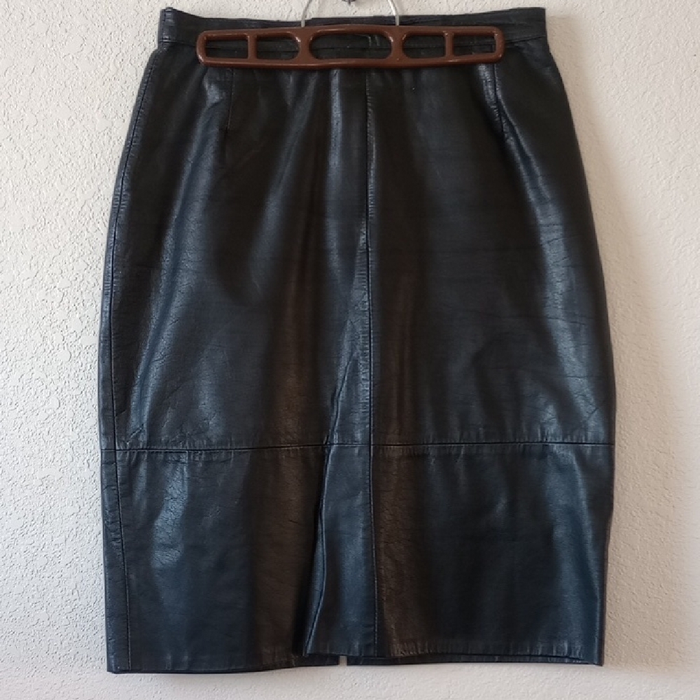 Elegant Black Leather Skirt